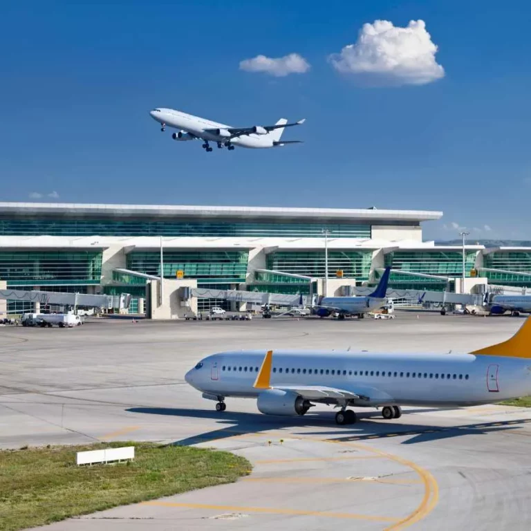 Pamje e aeroportit Beauvais i cili mund të arrihet me taksi